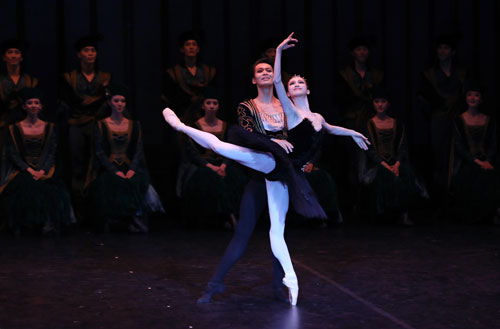 上海芭蕾舞“天鹅军团”让世界瞩目东方