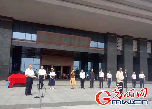 首届中华传统晒书大会启动仪式在山东曲阜举行
