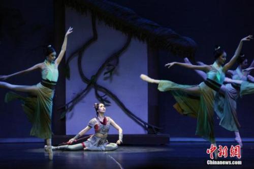 足尖艺术演绎中国故事 中国芭蕾舞剧《花木兰》多伦多上演