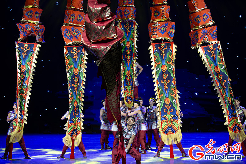 “艺苑撷英”杂技专场在民族剧院上演