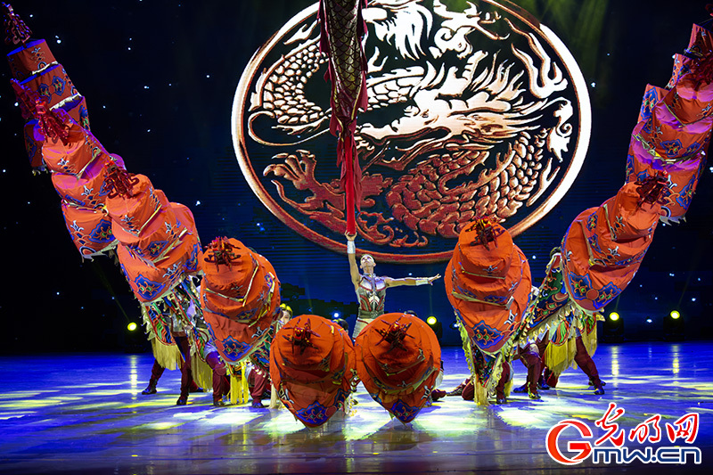 “艺苑撷英”杂技专场在民族剧院上演