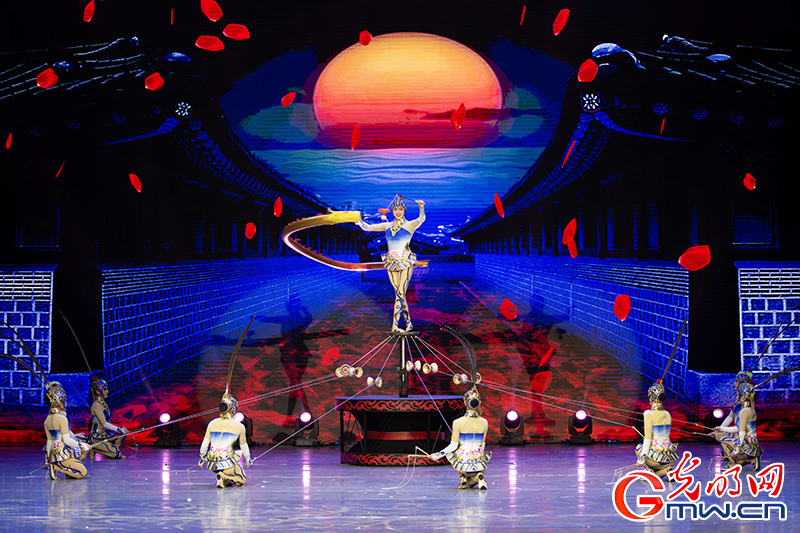 “艺苑撷英”杂技专场在民族剧院上演
