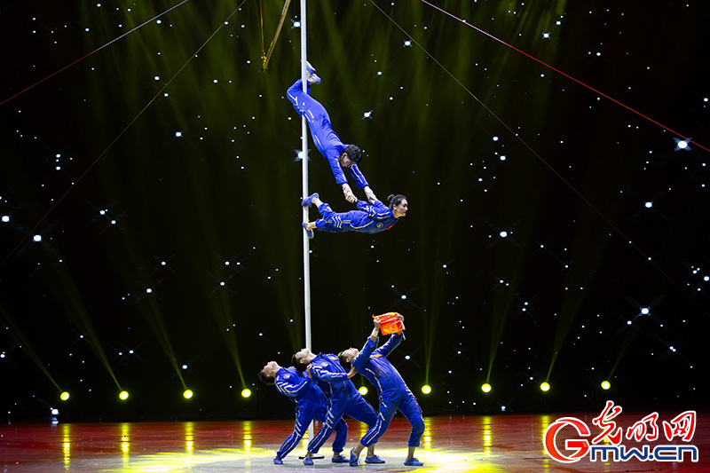 “艺苑撷英”杂技专场在民族剧院上演