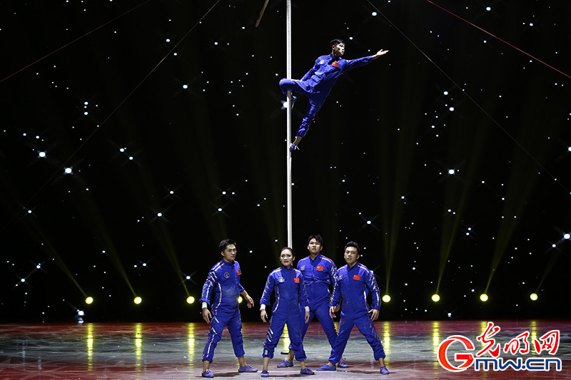 “艺苑撷英”杂技专场在民族剧院上演