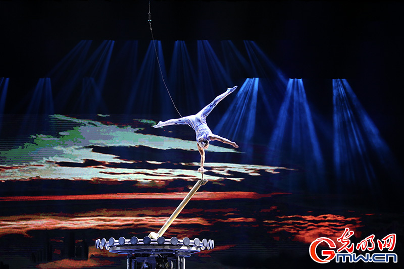 “艺苑撷英”杂技专场在民族剧院上演