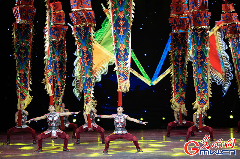 “艺苑撷英”杂技专场在民族剧院上演