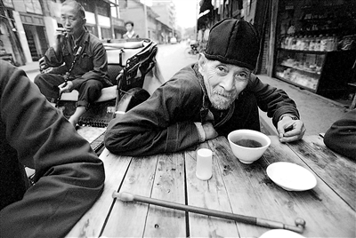 著名摄影师陈锦镜头下的茶馆人生与市井风情