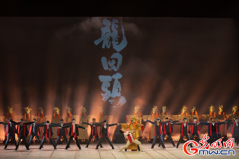 舞剧《海的一半》在北京保利剧院上演​