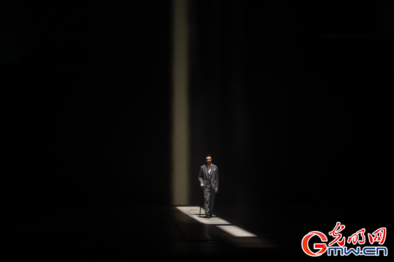 舞剧《海的一半》在北京保利剧院上演​