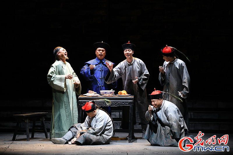 廉政题材话剧《于成龙》在北京保利剧院演出
