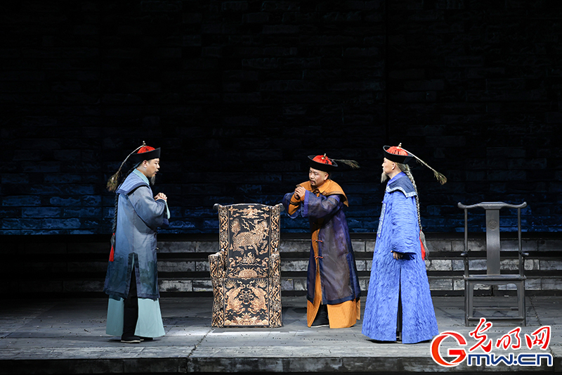 廉政题材话剧《于成龙》在北京保利剧院演出
