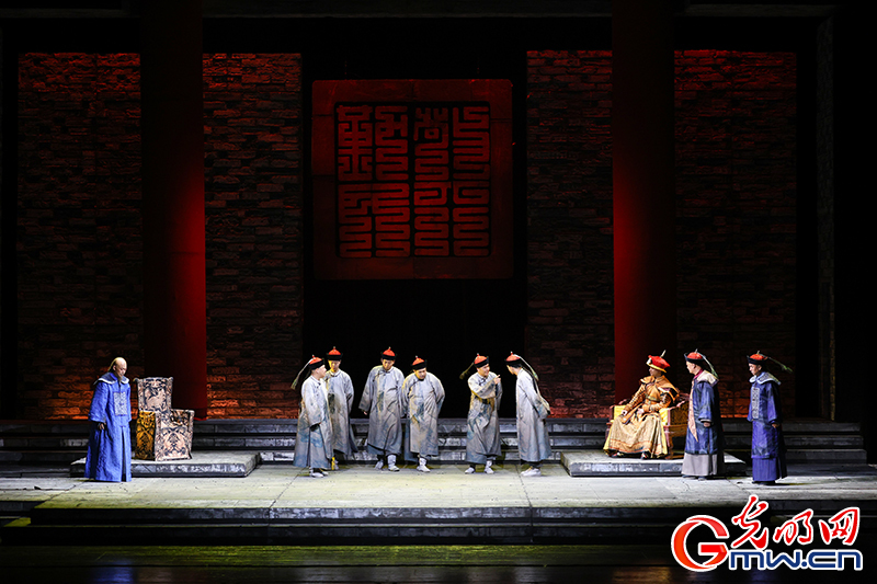 廉政题材话剧《于成龙》在北京保利剧院演出