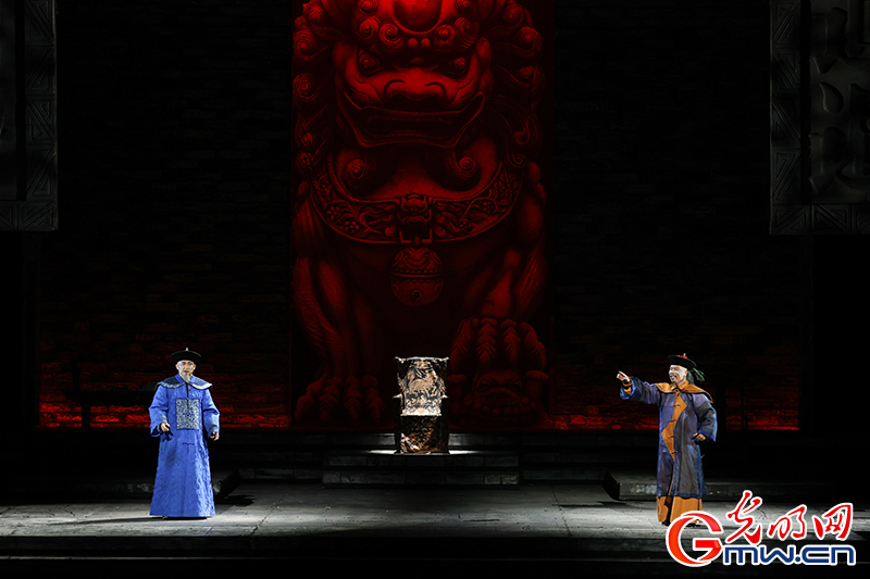 廉政题材话剧《于成龙》在北京保利剧院演出