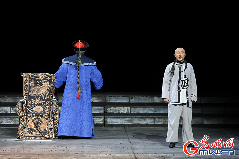 廉政题材话剧《于成龙》在北京保利剧院演出