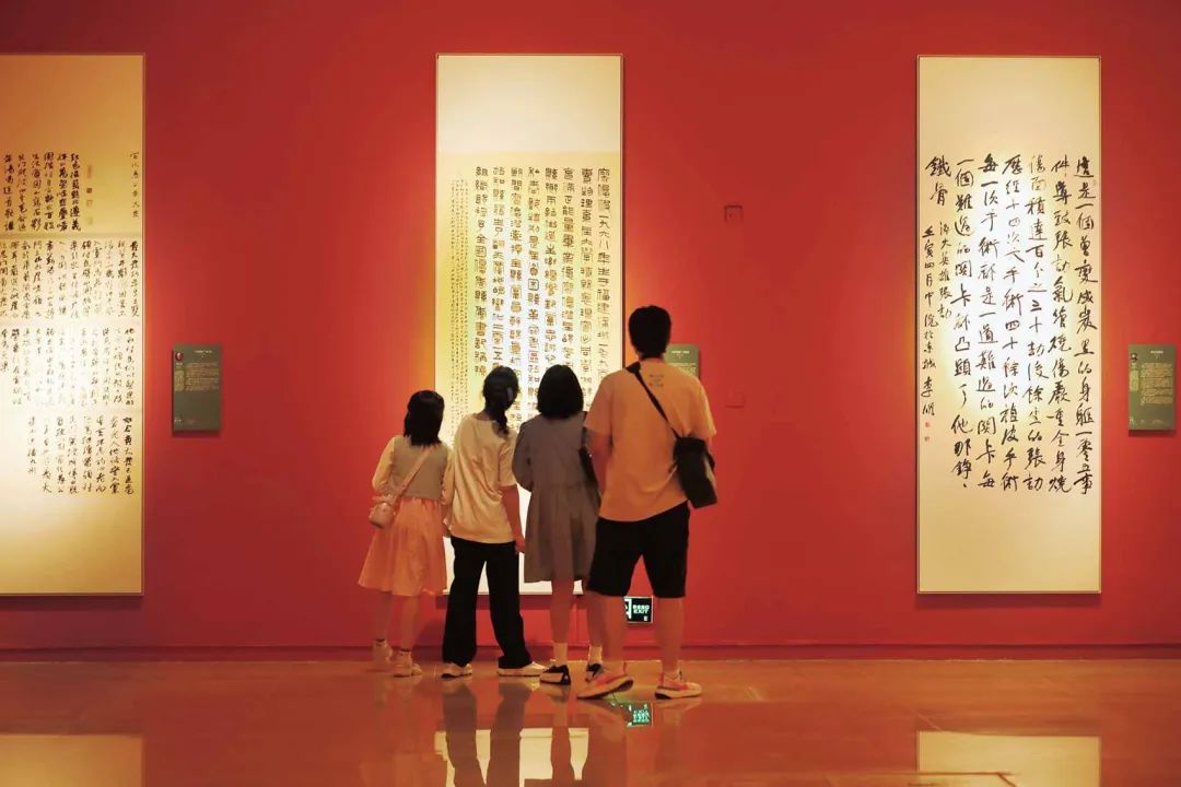 展厅时代：书法如何在“盛装”与“阅读”之间取得平衡