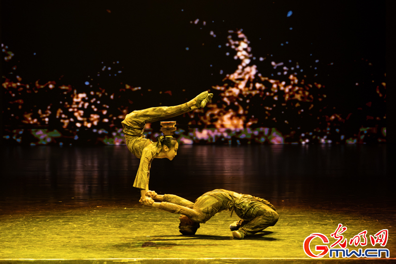 “艺苑撷英——2025年全国优秀青年艺术人才展演”杂技专场在二七剧场上演 “艺苑撷英——2025年全国优秀青年艺术人才展演”杂技专场在二七剧场上演