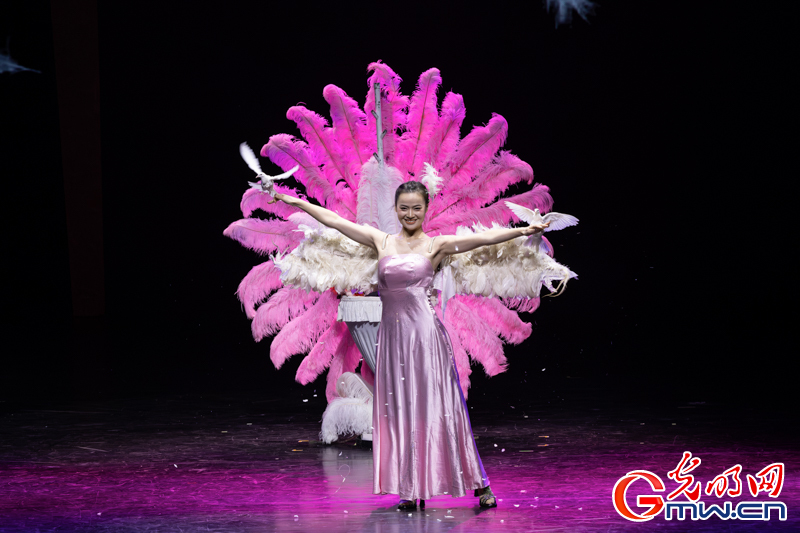 “艺苑撷英——2025年全国优秀青年艺术人才展演”杂技专场在二七剧场上演 “艺苑撷英——2025年全国优秀青年艺术人才展演”杂技专场在二七剧场上演