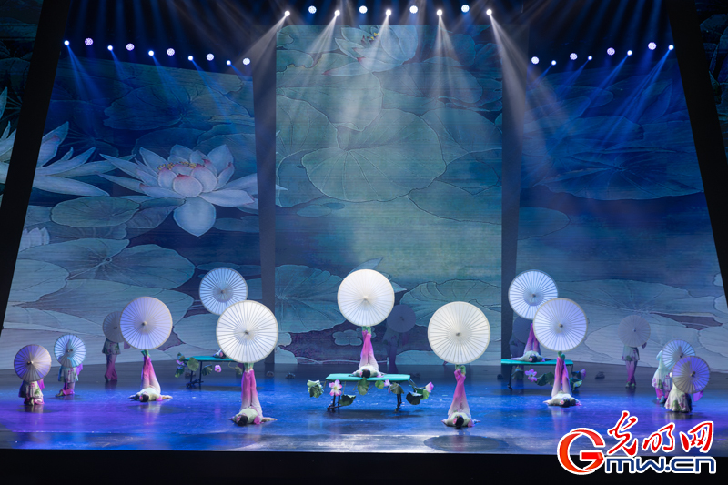 “艺苑撷英——2025年全国优秀青年艺术人才展演”杂技专场在二七剧场上演 “艺苑撷英——2025年全国优秀青年艺术人才展演”杂技专场在二七剧场上演