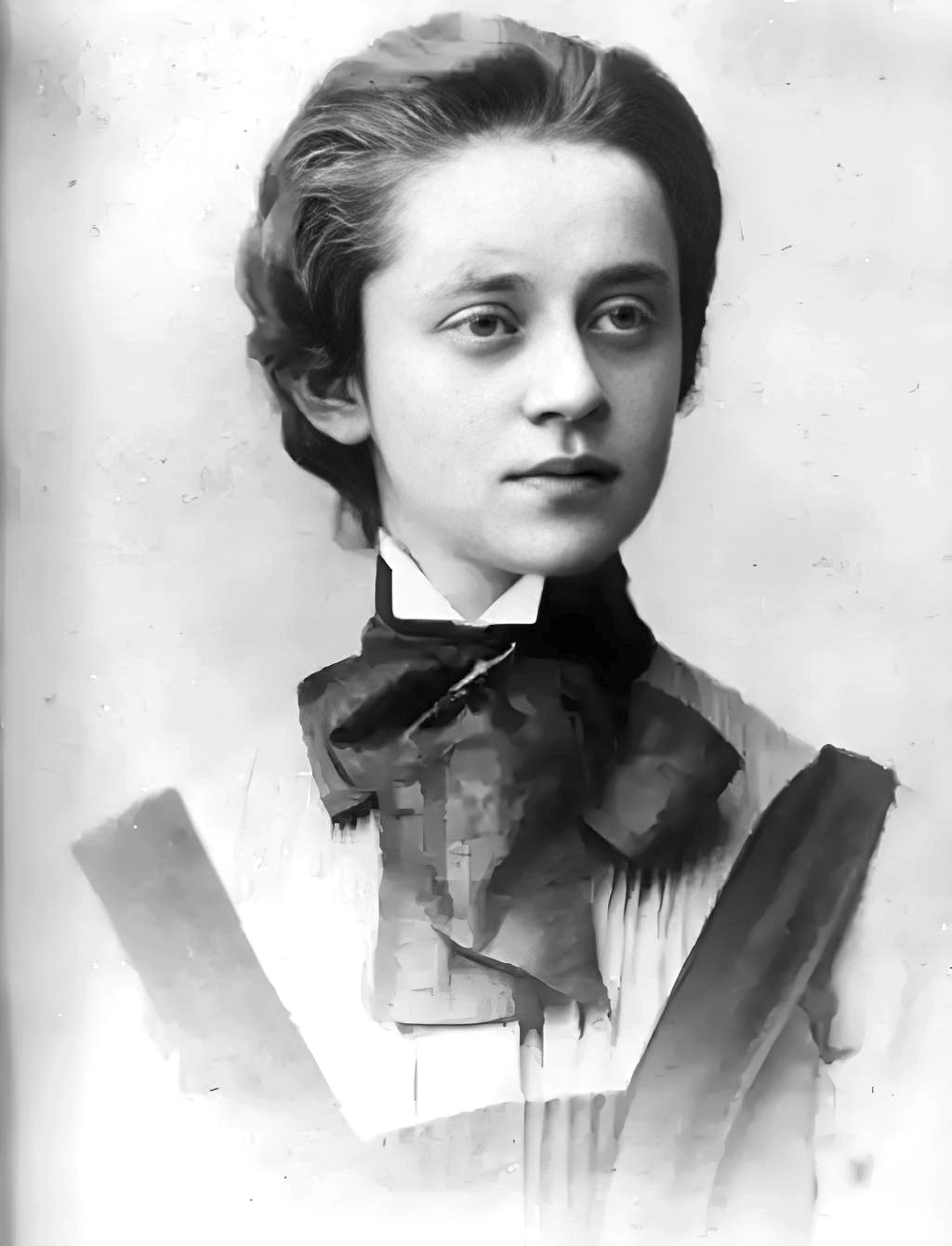 季娜伊达·吉皮乌斯:对时间与生命的思辨 季娜伊达·吉皮乌斯:对时间与生命的思辨