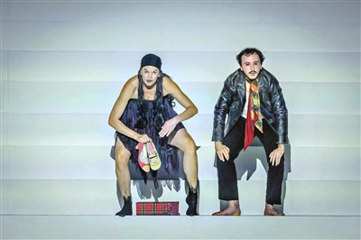 《屏风》里没有屏风:一次精准的化繁为简