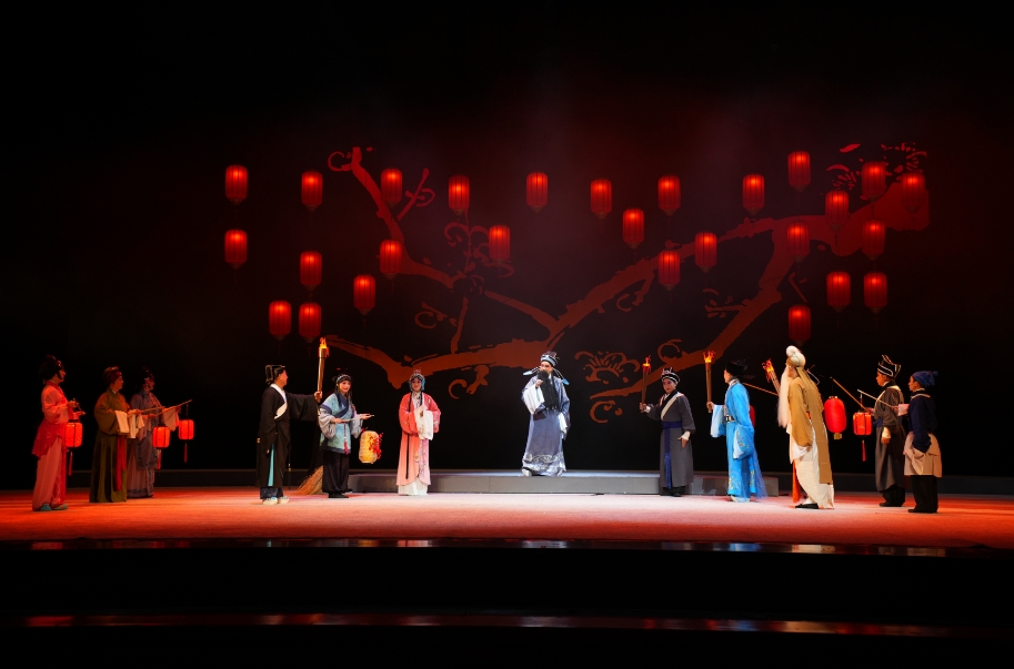 趣中有真意，戏里见陶公——从赣剧《烛照丹心》看新编历史剧的要义