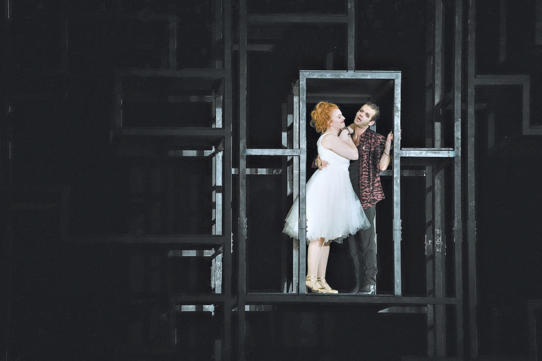 布莱希特在“巴比伦”的街头徘徊