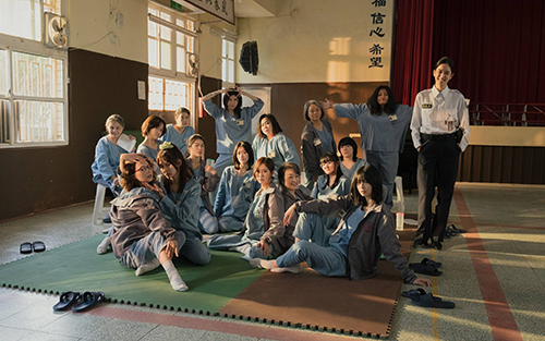 《阳光女子合唱团》：母系氏族的嘉年华，“预制”情感的乌托邦