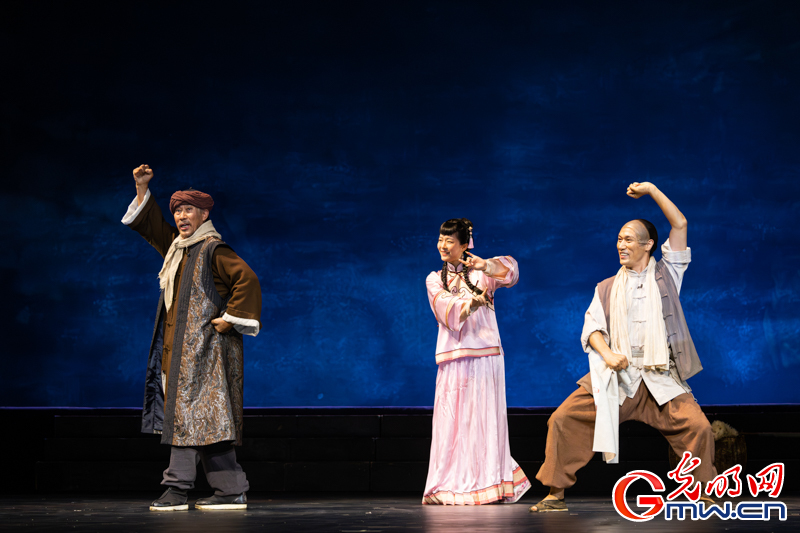 话剧《赶大营》亮相梅兰芳大剧院,第七届全国少数民族文艺会演正式开启 话剧《赶大营》亮相梅兰芳大剧院,第七届全国少数民族文艺会演正式开启