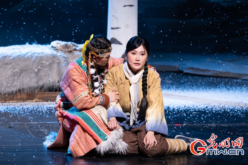 话剧《永不落幕的伊玛堪》在京上演，讲述赫哲族抗战史诗