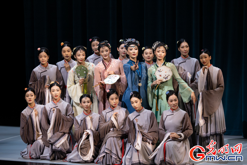 舞剧《红楼梦》在京上演,谱写民族共融文艺新篇 舞剧《红楼梦》在京上演,谱写民族共融文艺新篇