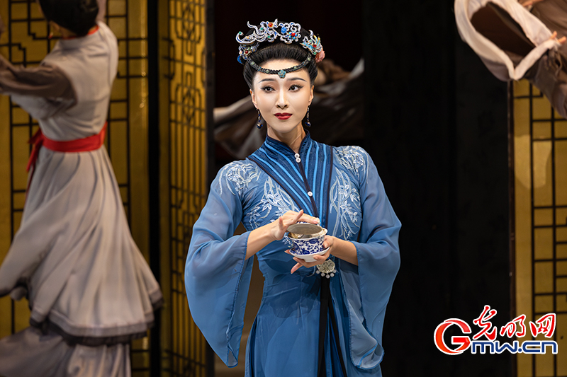 舞剧《红楼梦》在京上演,谱写民族共融文艺新篇 舞剧《红楼梦》在京上演,谱写民族共融文艺新篇