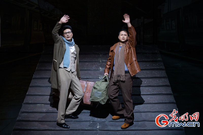 歌剧《青春铸剑221》在京上演,弘扬“两弹一星”精神 歌剧《青春铸剑221》在京上演,弘扬“两弹一星”精神