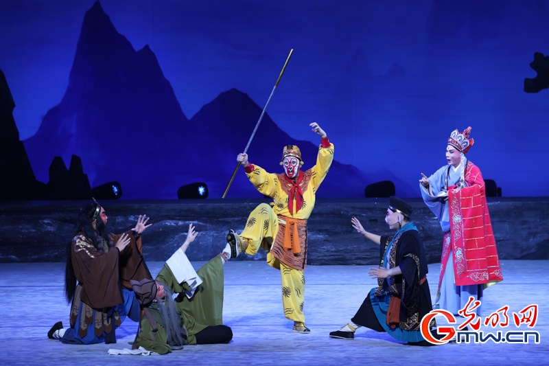 婺剧《三打白骨精》亮相中央歌剧院,西游故事焕新颜 婺剧《三打白骨精》亮相中央歌剧院,西游故事焕新颜