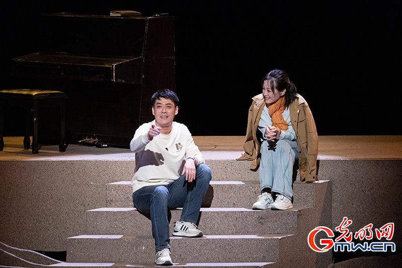 话剧《大漠日记》在京上演,演绎西部支教群体奉献之歌 话剧《大漠日记》在京上演,演绎西部支教群体奉献之歌