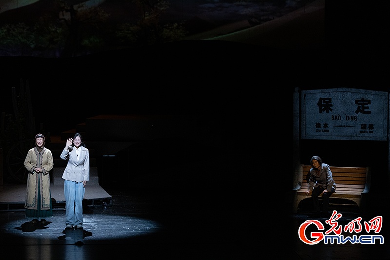 话剧《大漠日记》在京上演,演绎西部支教群体奉献之歌 话剧《大漠日记》在京上演,演绎西部支教群体奉献之歌