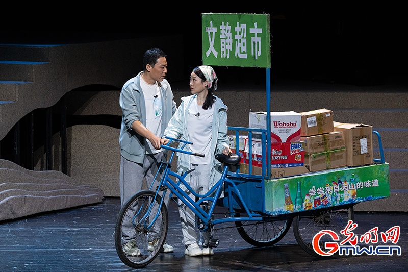 话剧《大漠日记》在京上演,演绎西部支教群体奉献之歌 话剧《大漠日记》在京上演,演绎西部支教群体奉献之歌