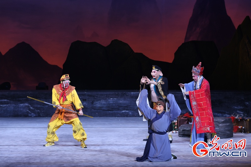婺剧《三打白骨精》亮相中央歌剧院,西游故事焕新颜 婺剧《三打白骨精》亮相中央歌剧院,西游故事焕新颜
