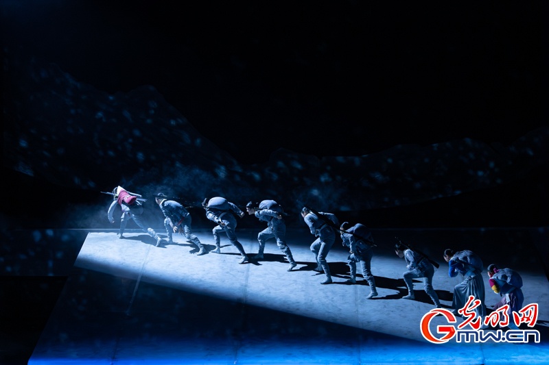 舞剧《傲雪长白》在京上演,以针线为刃织绣抗联烽火 舞剧《傲雪长白》在京上演,以针线为刃织绣抗联烽火