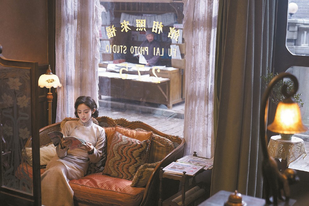 一袭华丽藏不住空心 谁最该“醒来”?