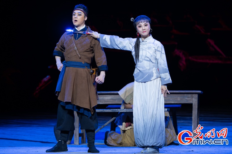 京剧《红高粱》在京上演,抒写百姓抗战故事 京剧《红高粱》在京上演,抒写百姓抗战故事