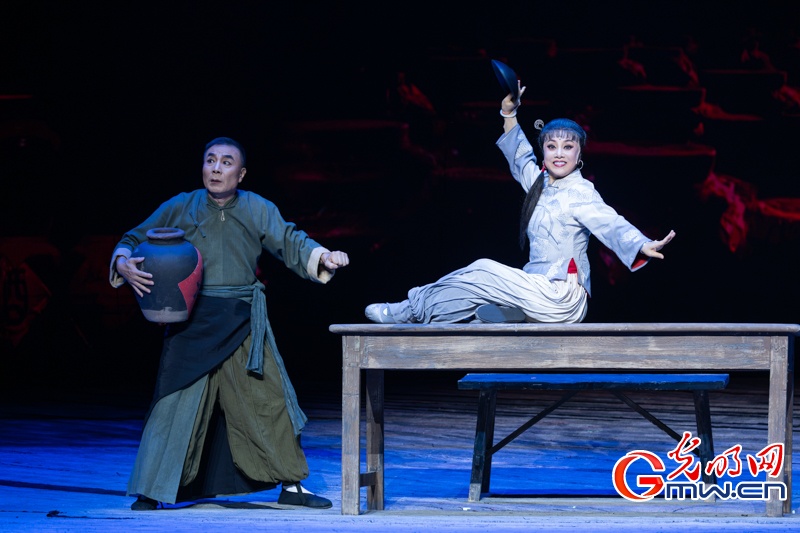 京剧《红高粱》在京上演,抒写百姓抗战故事 京剧《红高粱》在京上演,抒写百姓抗战故事