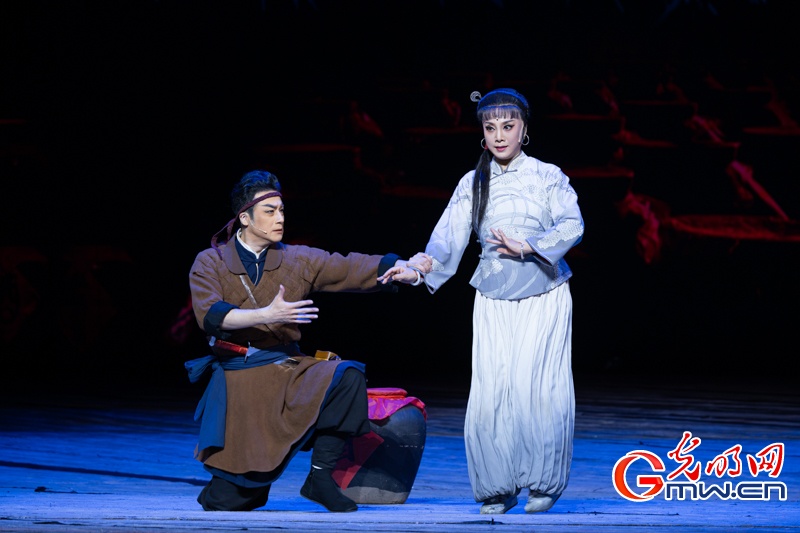 京剧《红高粱》在京上演,抒写百姓抗战故事 京剧《红高粱》在京上演,抒写百姓抗战故事