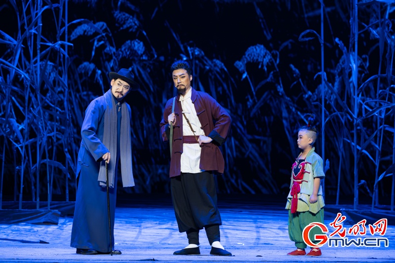 京剧《红高粱》在京上演,抒写百姓抗战故事 京剧《红高粱》在京上演,抒写百姓抗战故事