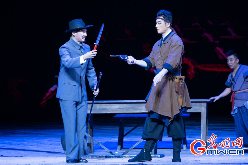 京剧《红高粱》在京上演,抒写百姓抗战故事 京剧《红高粱》在京上演,抒写百姓抗战故事