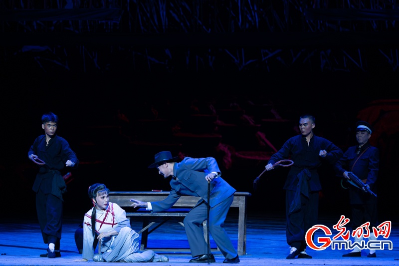 京剧《红高粱》在京上演,抒写百姓抗战故事 京剧《红高粱》在京上演,抒写百姓抗战故事