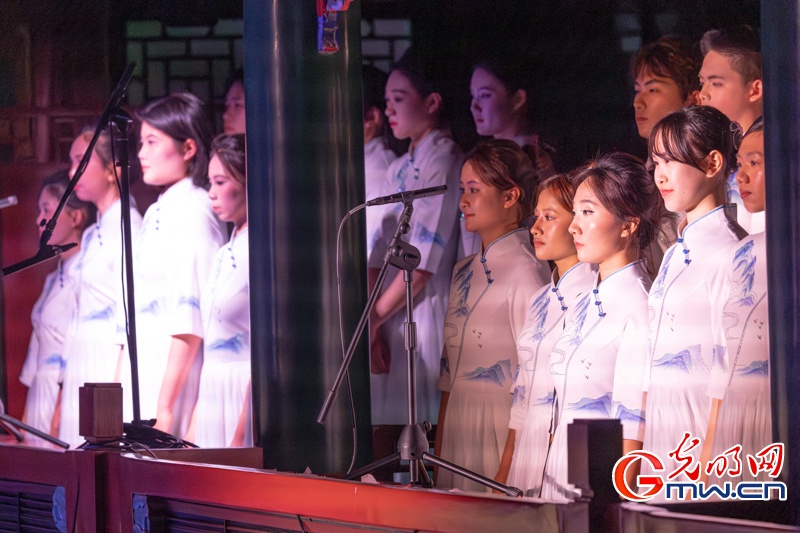创新戏剧《白蛇新语》亮相湖广会馆，中外青年共演京剧经典